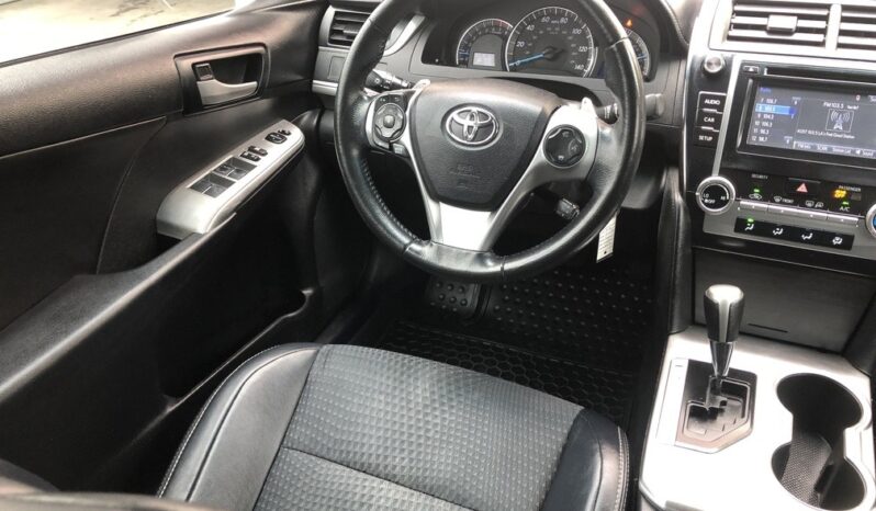 2014 Toyota Camry SE full