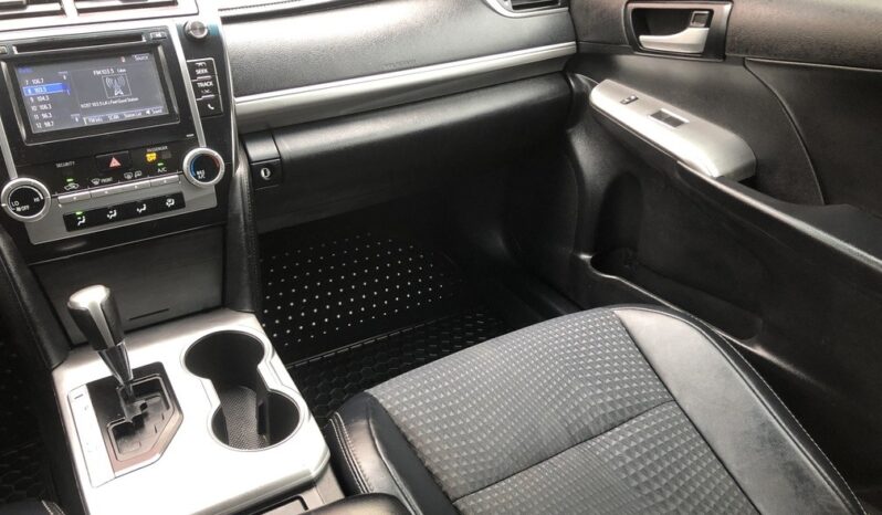 2014 Toyota Camry SE full