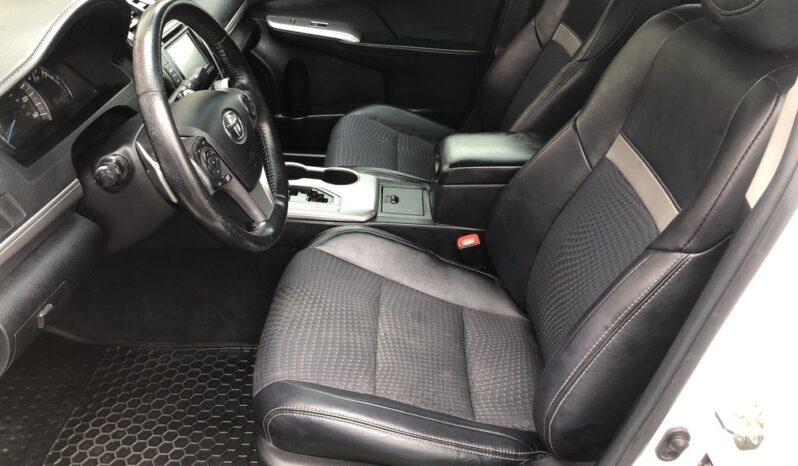 2014 Toyota Camry SE full