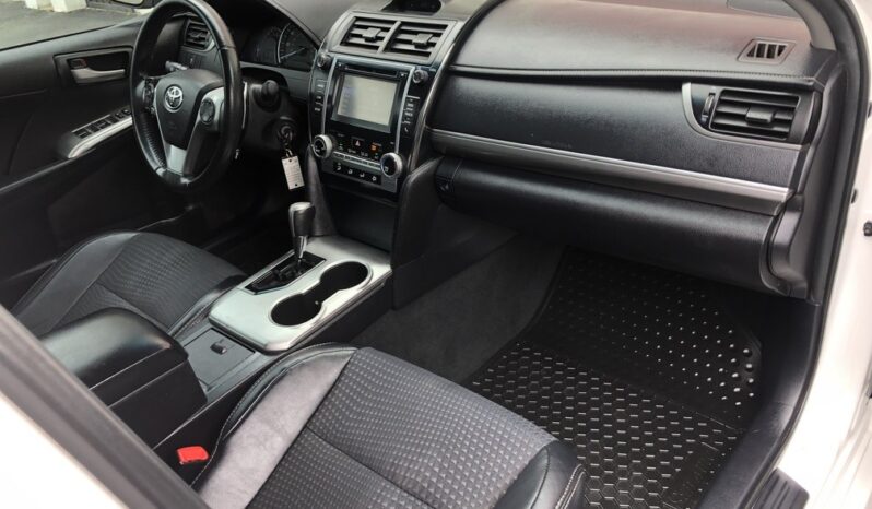 2014 Toyota Camry SE full