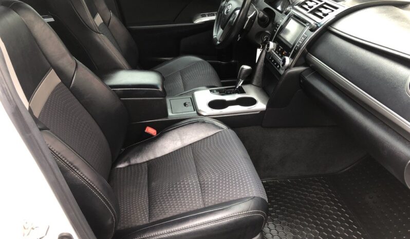 2014 Toyota Camry SE full