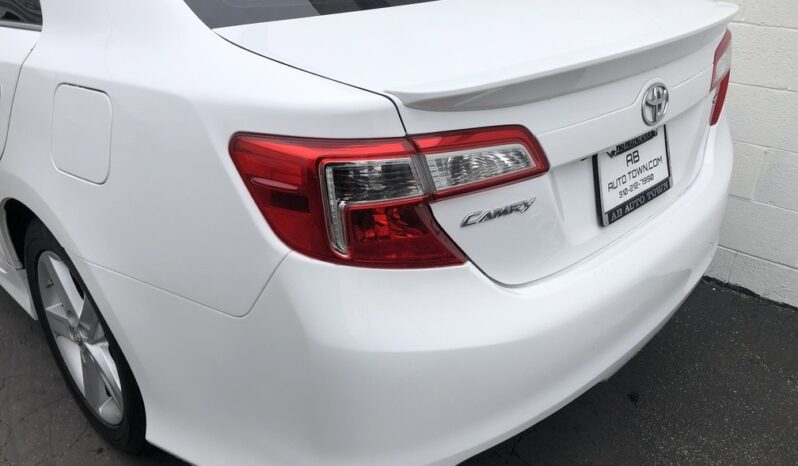 2014 Toyota Camry SE full