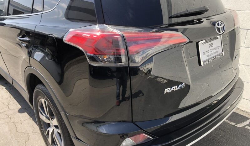 2018 Toyota RAV4 XLE full