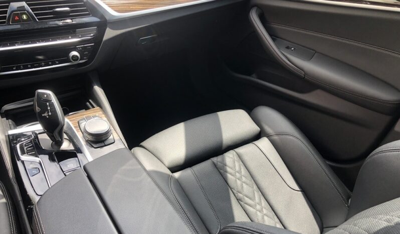 2022 BMW 5-Series 530e full