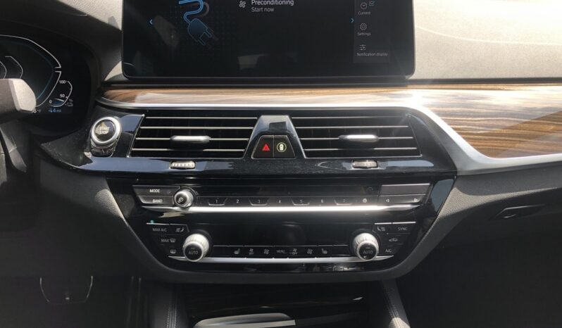 2022 BMW 5-Series 530e full
