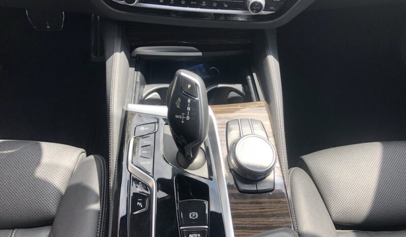 2022 BMW 5-Series 530e full