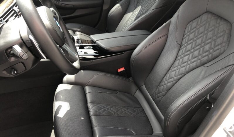 2022 BMW 5-Series 530e full