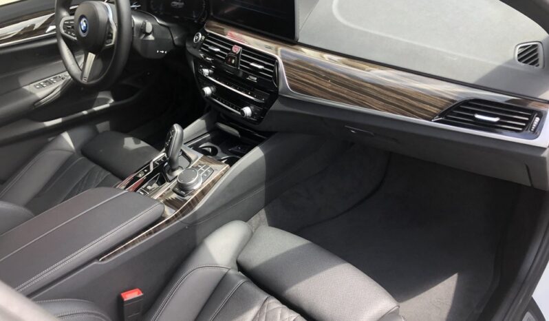 2022 BMW 5-Series 530e full