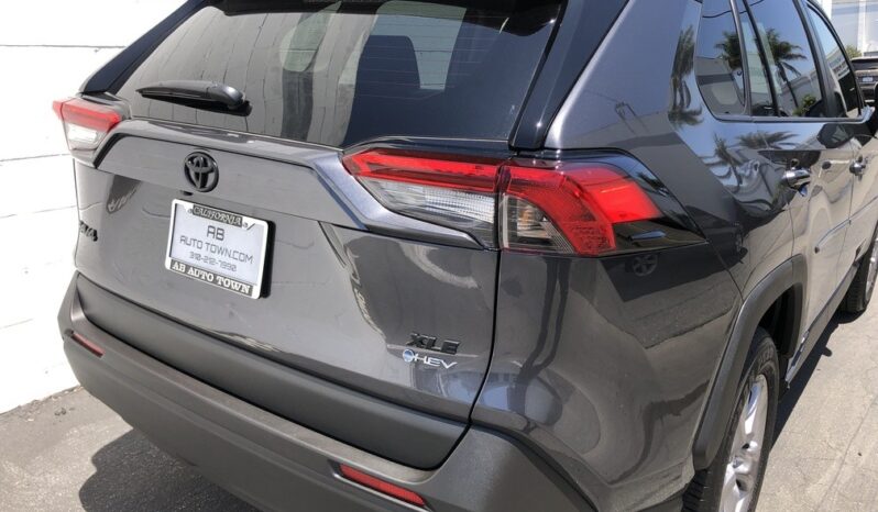 2025 Toyota RAV4 XLE full