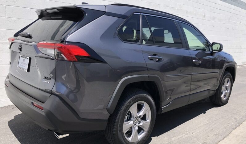 2025 Toyota RAV4 XLE full