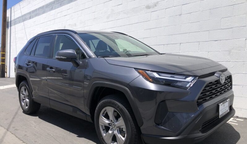 2025 Toyota RAV4 XLE full