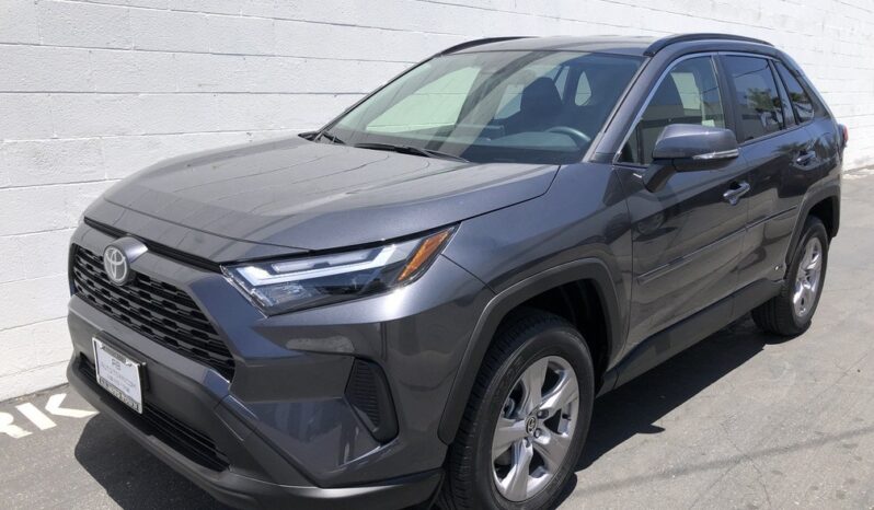 2025 Toyota RAV4 XLE full