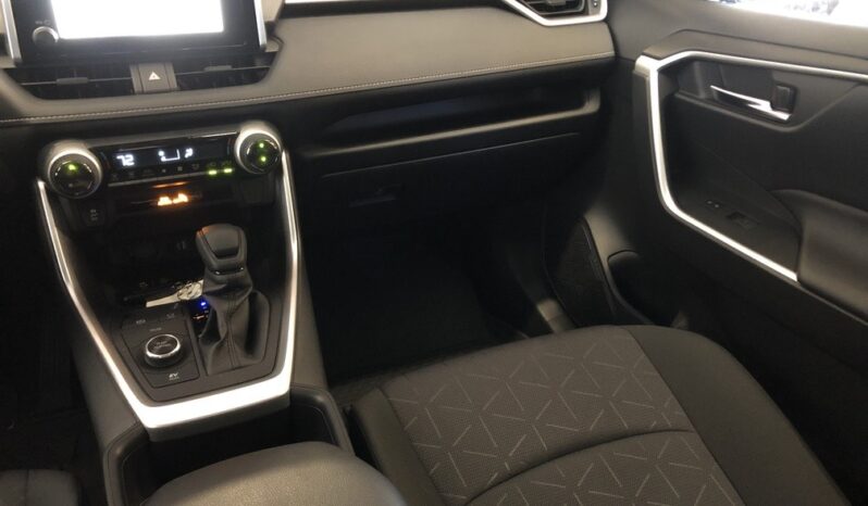 2025 Toyota RAV4 XLE full