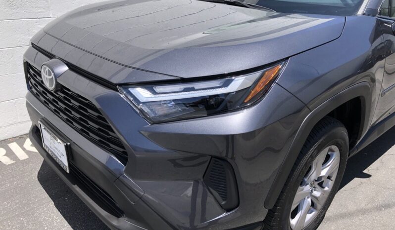 2025 Toyota RAV4 XLE full