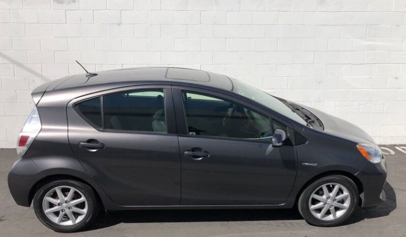 2013 Toyota Prius C Three full