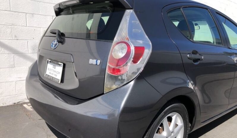 2013 Toyota Prius C Three full