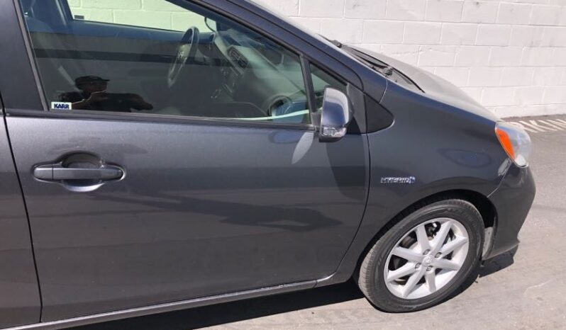 2013 Toyota Prius C Three full