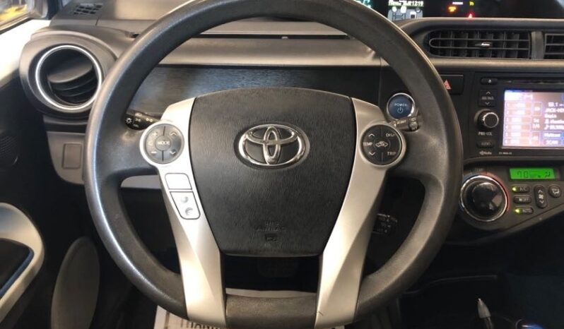 2013 Toyota Prius C Three full