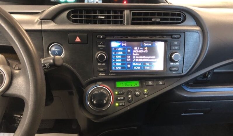 2013 Toyota Prius C Three full