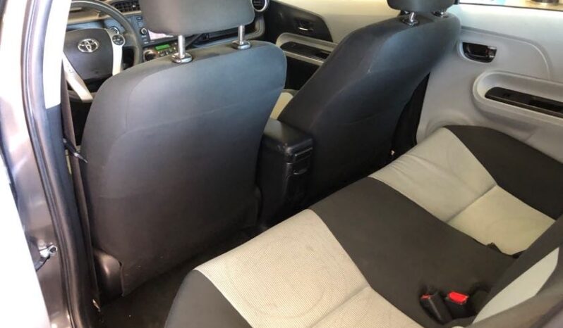 2013 Toyota Prius C Three full