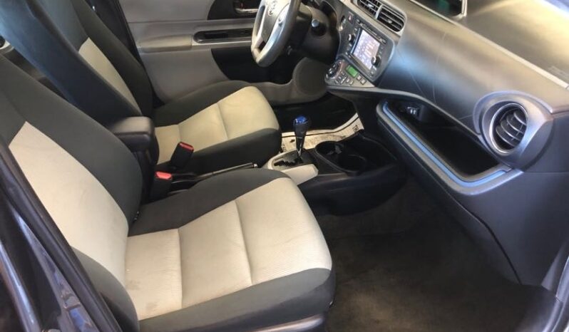 2013 Toyota Prius C Three full