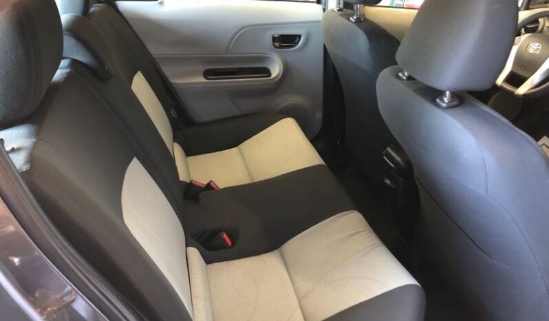 2013 Toyota Prius C Three full