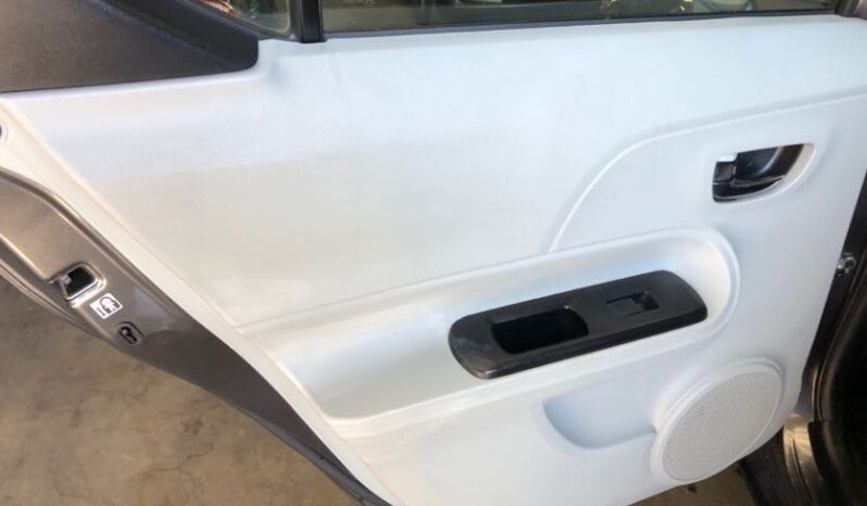2013 Toyota Prius C Three full