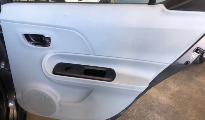 2013 Toyota Prius C Three full