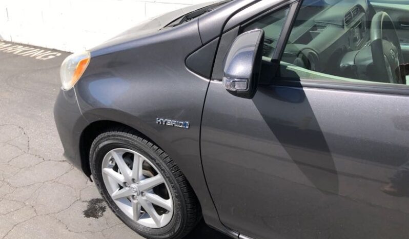 2013 Toyota Prius C Three full
