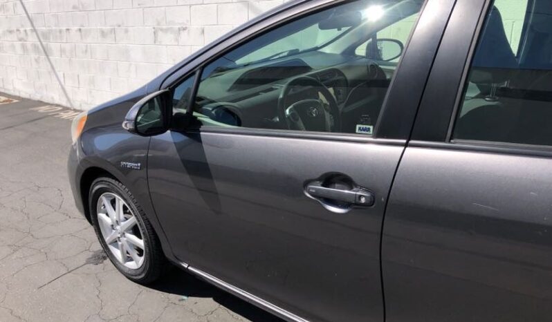 2013 Toyota Prius C Three full