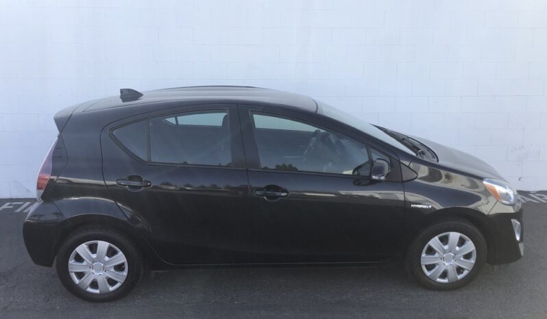 2015 Toyota Prius C Two full
