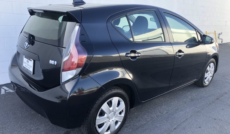 2015 Toyota Prius C Two full
