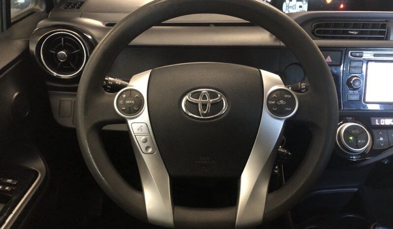 2015 Toyota Prius C Two full