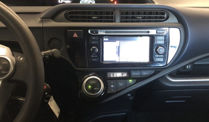 2015 Toyota Prius C Two full