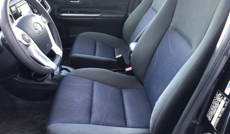 2015 Toyota Prius C Two full