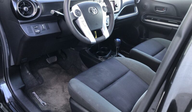 2015 Toyota Prius C Two full