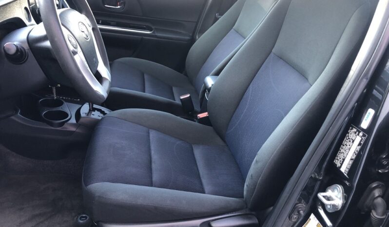 2015 Toyota Prius C Two full