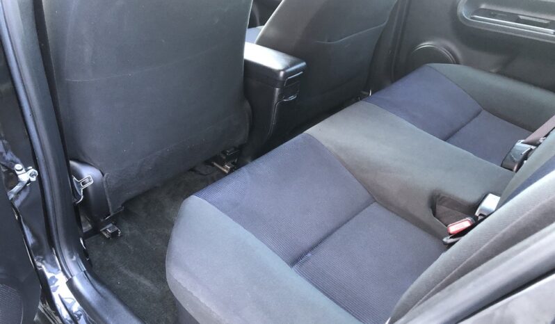 2015 Toyota Prius C Two full