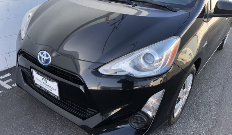 2015 Toyota Prius C Two full