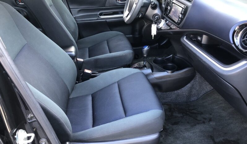 2015 Toyota Prius C Two full