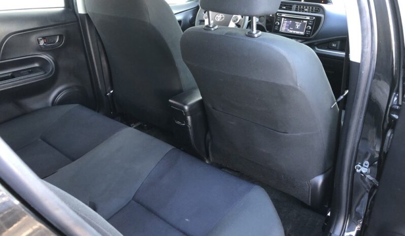 2015 Toyota Prius C Two full