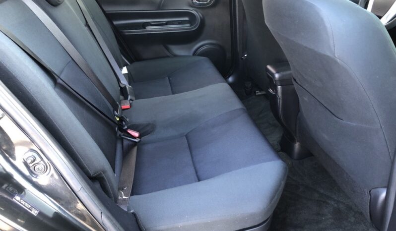 2015 Toyota Prius C Two full