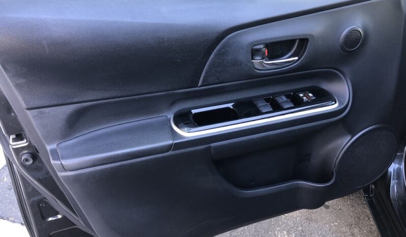 2015 Toyota Prius C Two full