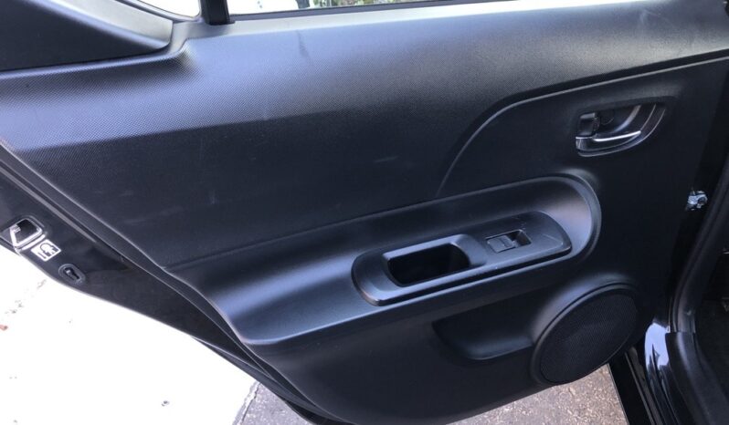 2015 Toyota Prius C Two full