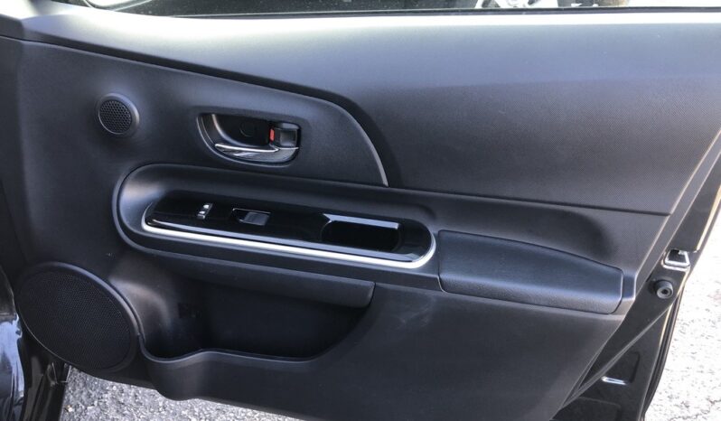 2015 Toyota Prius C Two full