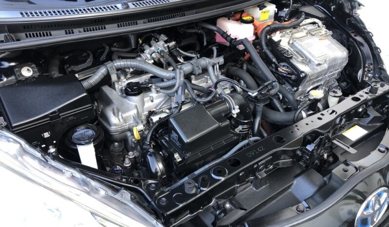 2015 Toyota Prius C Two full