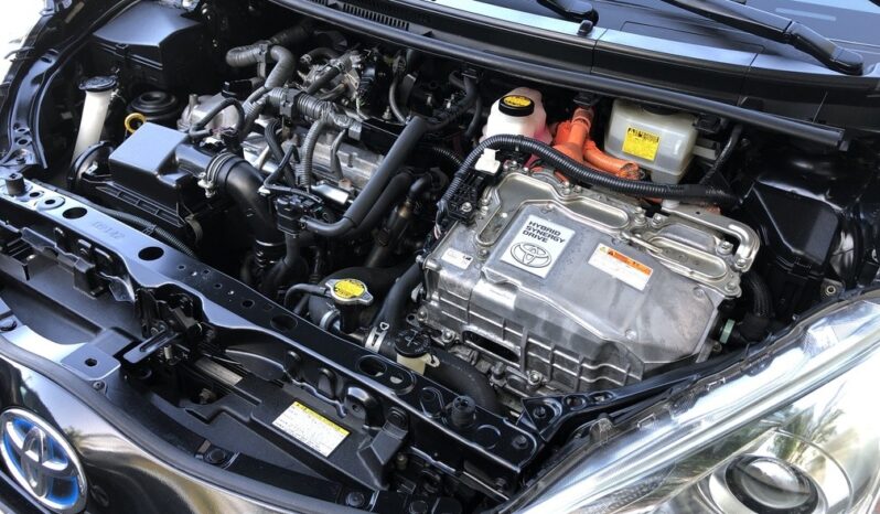 2015 Toyota Prius C Two full