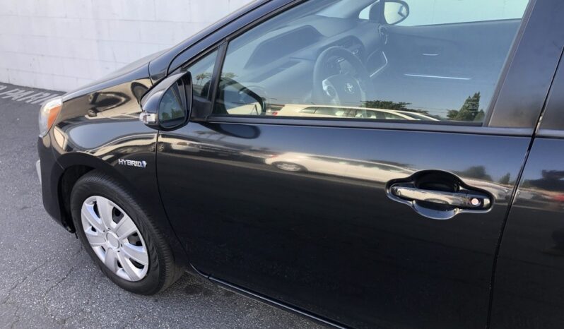 2015 Toyota Prius C Two full