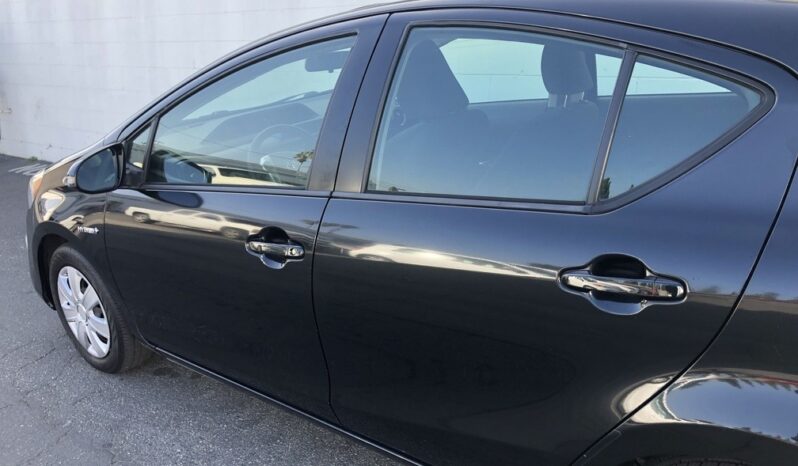2015 Toyota Prius C Two full