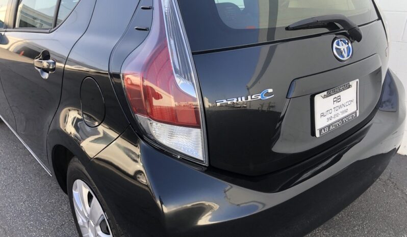 2015 Toyota Prius C Two full